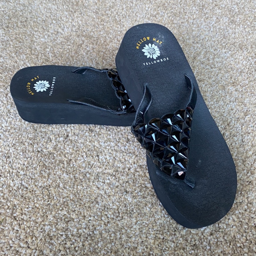 Yellow Box Mellow Mat Black Flip Flops size 8